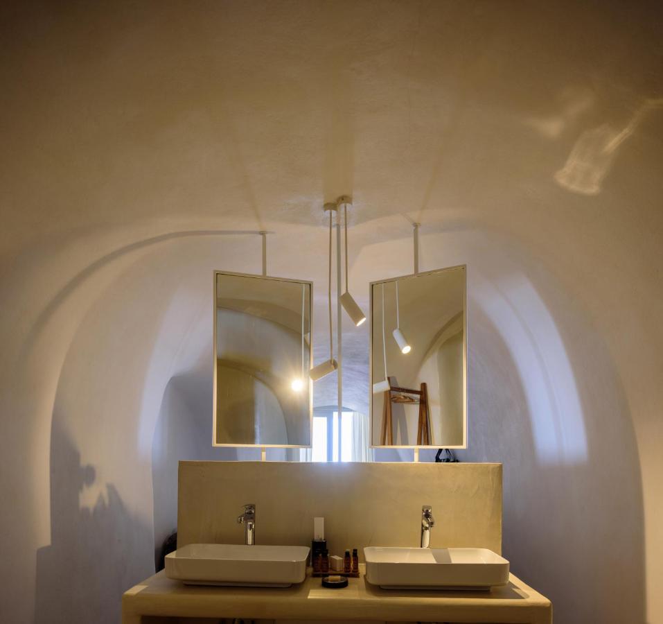 Nefeles Luxury Suites Firá Buitenkant foto