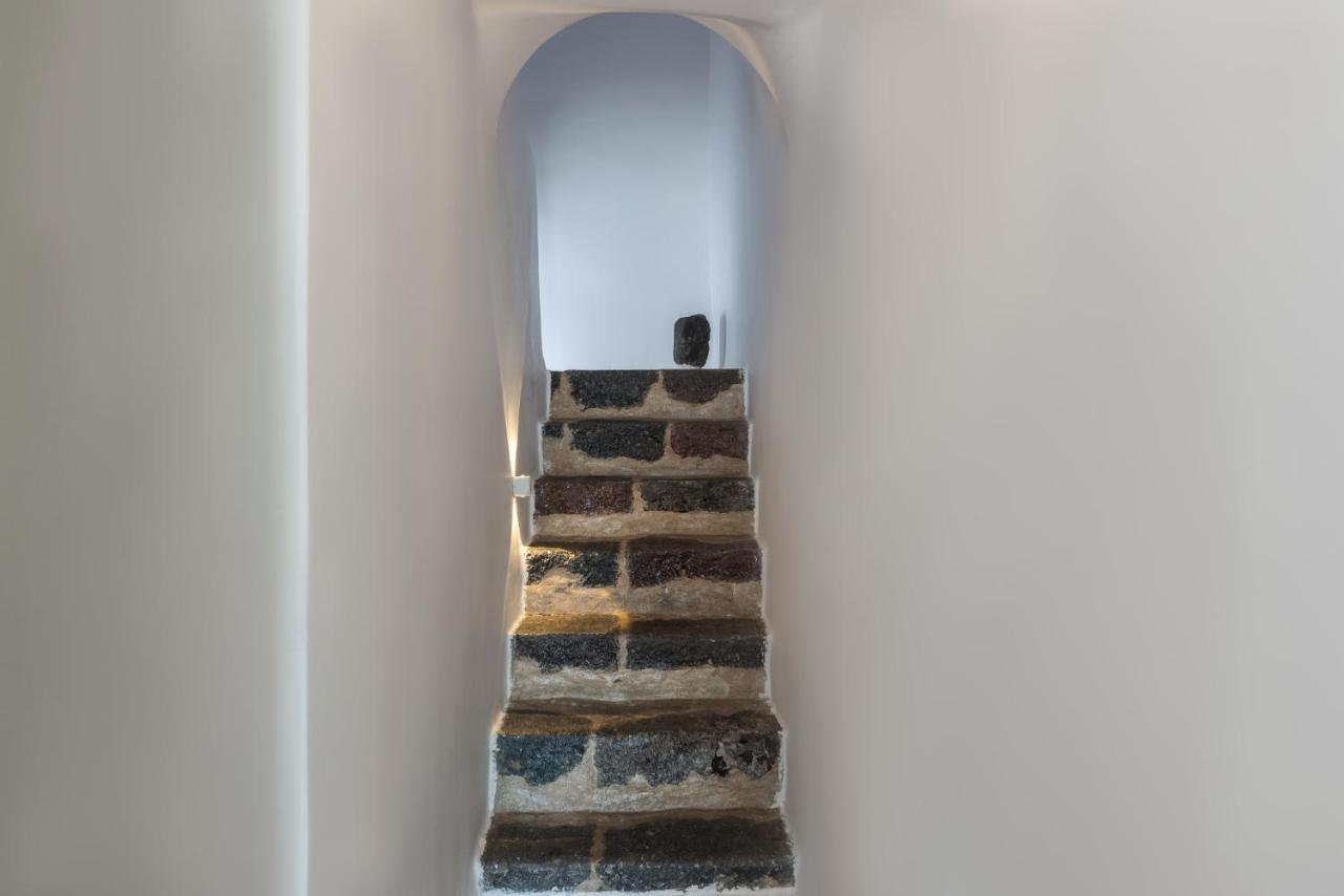 Nefeles Luxury Suites Firá Buitenkant foto